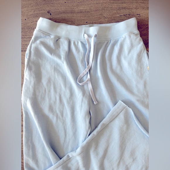 Light blue billabong wide leg sweats with raw edge and pockets - Picture 3 of 8